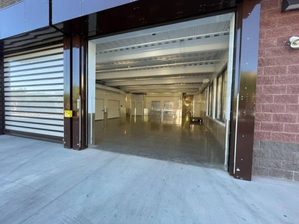 Facility photo: //images.sparefoot.com/medium/230582685b1b0d2ab4e.jpg
