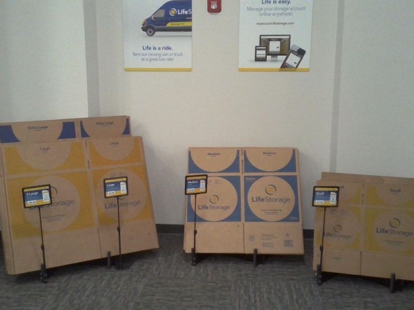 Facility photo: //images.sparefoot.com/medium/23061464cd6c042ae00.jpg