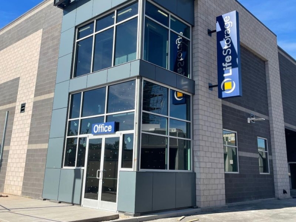 Facility photo: //images.sparefoot.com/medium/23063364cd6c4eef4ea.jpg