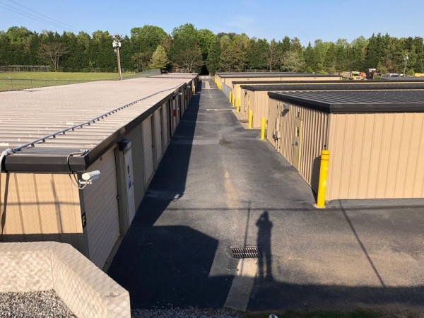 Facility photo: //images.sparefoot.com/medium/23063764cd6c7067bd5.jpg