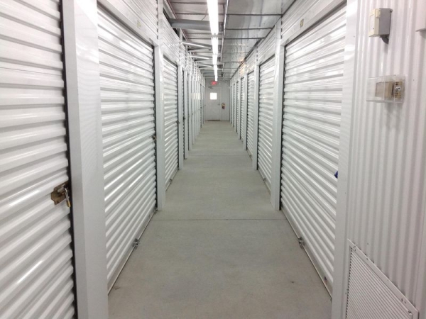 Facility photo: //images.sparefoot.com/medium/23063764cd6c71a576a.jpg