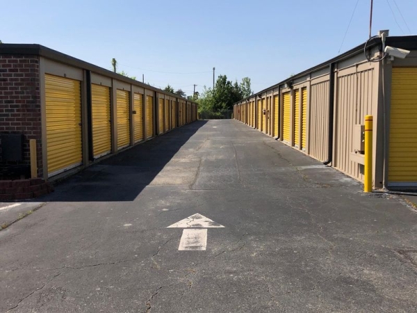 Facility photo: //images.sparefoot.com/medium/23063964cd6c7aaf5df.jpg