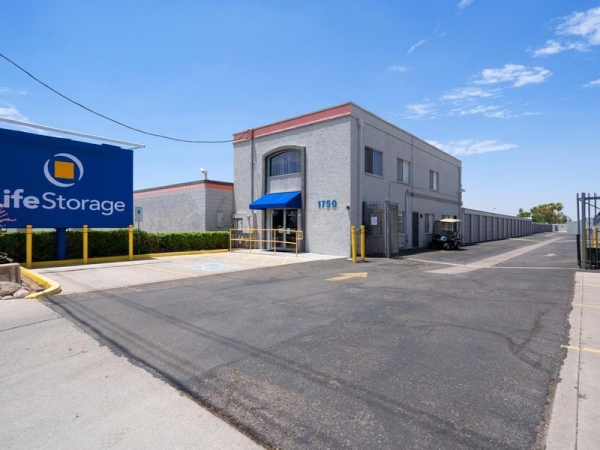 Facility photo: //images.sparefoot.com/medium/23064464cd6c8c432f0.jpg