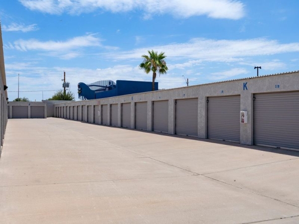 Facility photo: //images.sparefoot.com/medium/23064464cd6c8eb57a6.jpg