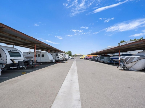 Facility photo: //images.sparefoot.com/medium/23064464cd6c9144c02.jpg