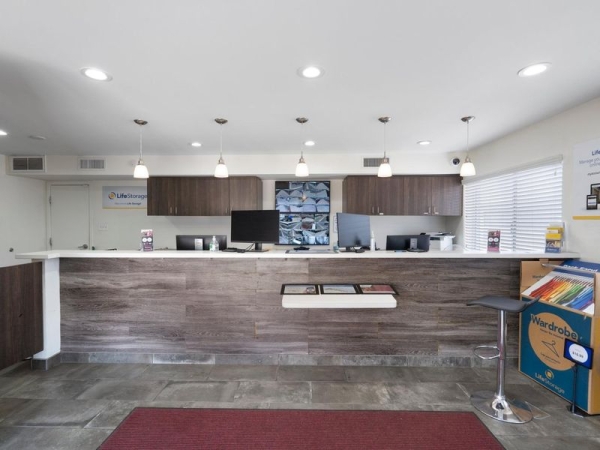 Facility photo: //images.sparefoot.com/medium/23064464cd6c9289787.jpg