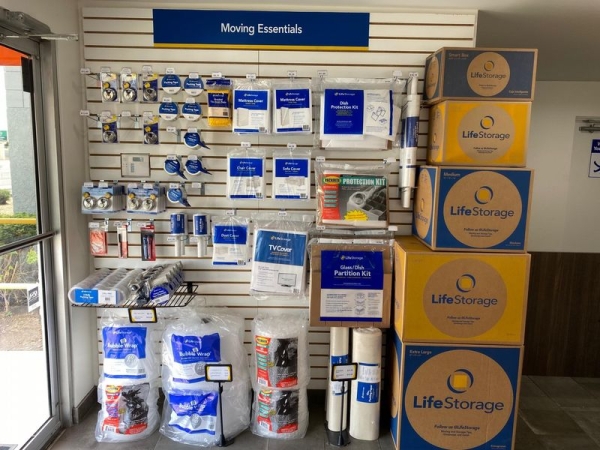 Facility photo: //images.sparefoot.com/medium/23064464cd6c93e300d.jpg