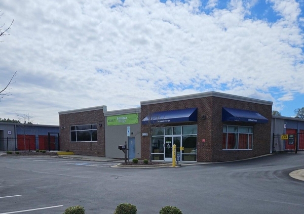 Facility photo: //images.sparefoot.com/medium/23065669da3907a2db0.jpg