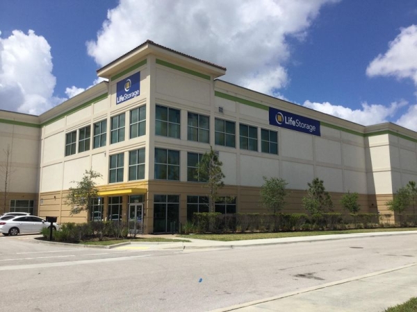 Storage Units at Extra Space Storage - 4136 - Naples - Useppa Way - 5304 Useppa Way