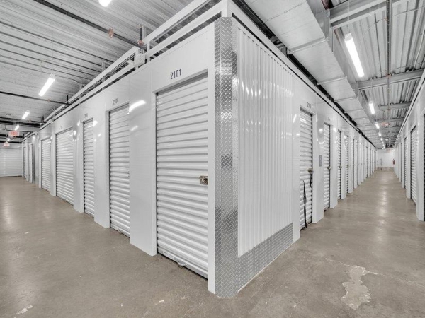 Facility photo: //images.sparefoot.com/medium/23069564cd6d72895cc.jpg