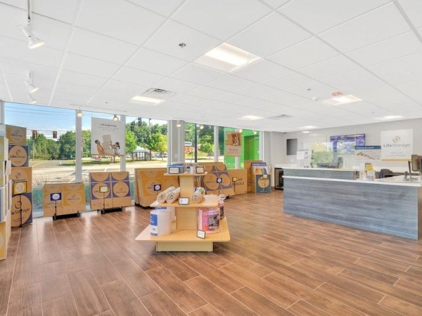 Facility photo: //images.sparefoot.com/medium/23069564cd6d73f39f7.jpg