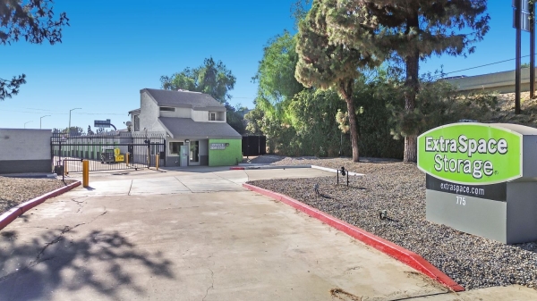 Facility photo: //images.sparefoot.com/medium/2307346994326ba112b.jpg