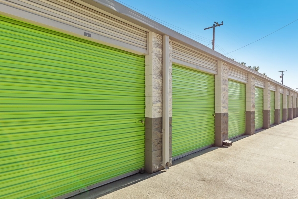 Facility photo: //images.sparefoot.com/medium/2307346994326fb8cda.jpg