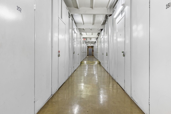 Facility photo: //images.sparefoot.com/medium/23073469943270be98b.jpg