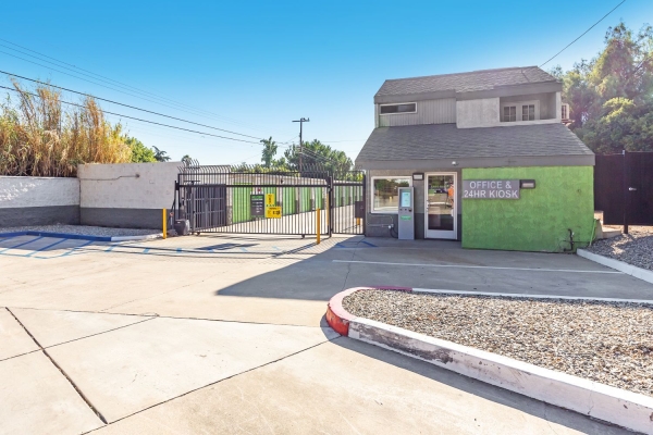 Facility photo: //images.sparefoot.com/medium/23073469943271d0fe9.jpg