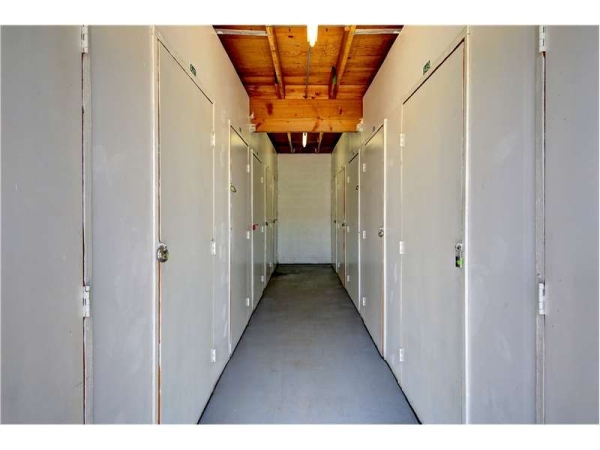 Facility photo: //images.sparefoot.com/medium/230737699432ed04d64.jpg