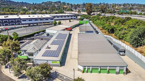 Facility photo: //images.sparefoot.com/medium/2307516994326ee88e2.jpg