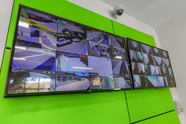 Facility photo: //images.sparefoot.com/medium/2307516994327478b4a.jpg