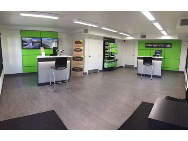 Facility photo: //images.sparefoot.com/medium/230762699432ea56540.jpg