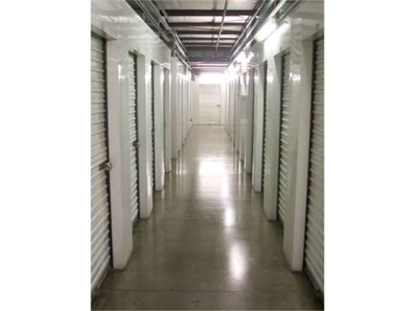 Facility photo: //images.sparefoot.com/medium/230762699432ebc2a16.jpg