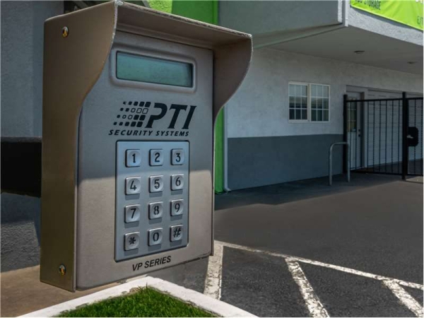 Facility photo: //images.sparefoot.com/medium/2307636994329f10ed0.jpg