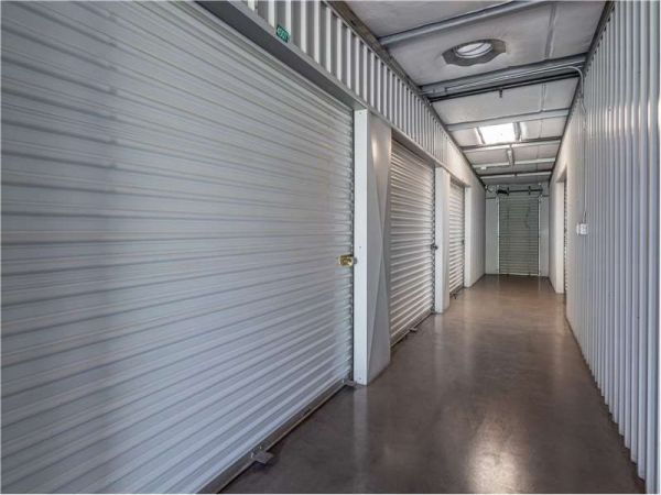 Facility photo: //images.sparefoot.com/medium/230763699432a17fd1f.jpg