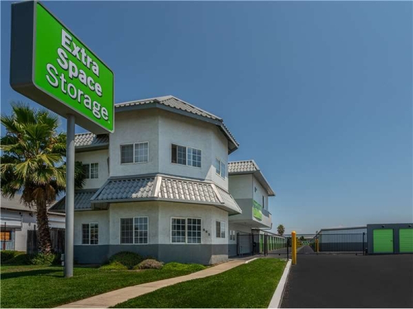 Facility photo: //images.sparefoot.com/medium/230763699432a25be43.jpg