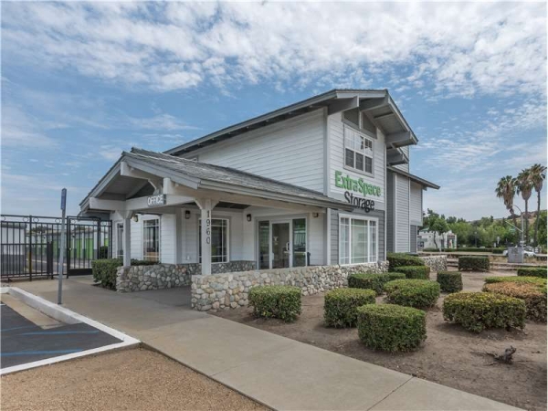 Facility photo: //images.sparefoot.com/medium/2307646994325630bb8.jpg