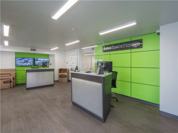 Facility photo: //images.sparefoot.com/medium/2307646994325806882.jpg