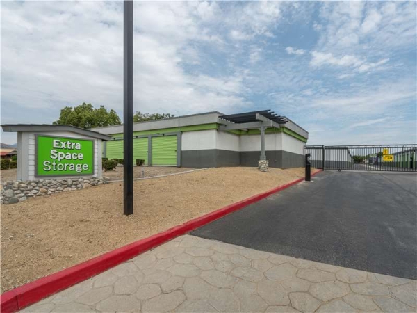 Facility photo: //images.sparefoot.com/medium/2307646994325aaec95.jpg