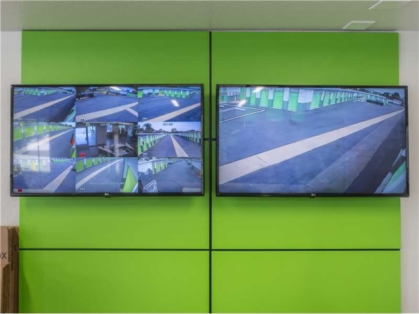 Facility photo: //images.sparefoot.com/medium/2307646994325b7a572.jpg