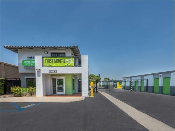 Facility photo: //images.sparefoot.com/medium/230766699432f5f392f.jpg