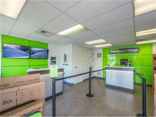 Facility photo: //images.sparefoot.com/medium/230766699432f7c512f.jpg