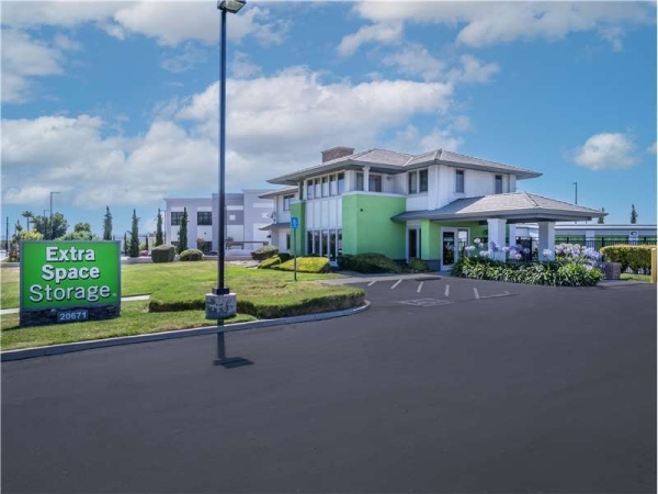 Facility photo: //images.sparefoot.com/medium/230776699432ed5900e.jpg