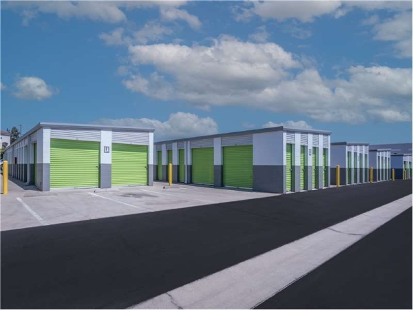 Facility photo: //images.sparefoot.com/medium/230776699432ef89c68.jpg