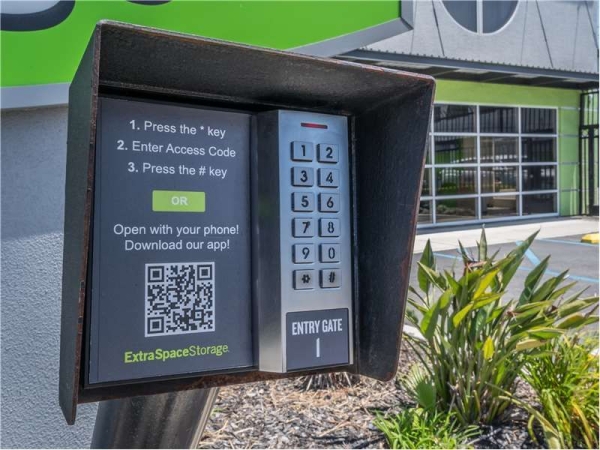 Facility photo: //images.sparefoot.com/medium/230815699432d654389.jpg