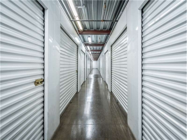 Facility photo: //images.sparefoot.com/medium/230815699432d7ad97e.jpg