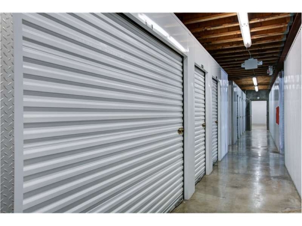 Facility photo: //images.sparefoot.com/medium/2308276994331a110d5.jpg