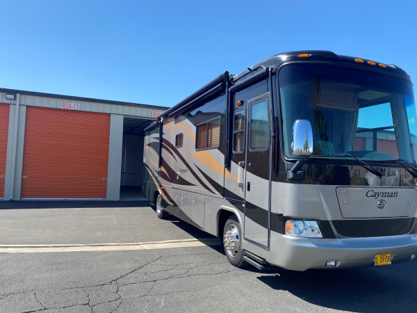 Facility photo: //images.sparefoot.com/medium/23085764cd75065dfba.jpg