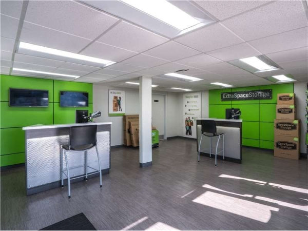 Facility photo: //images.sparefoot.com/medium/23086269943316b69c2.jpg