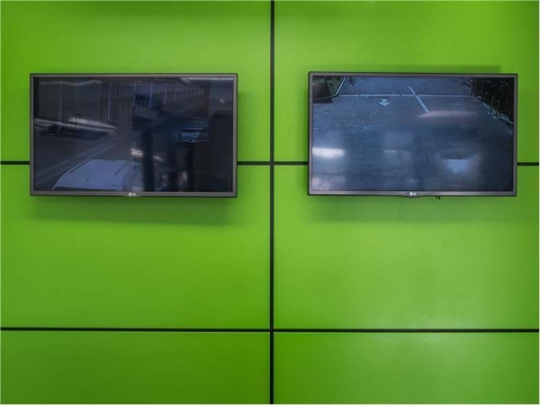 Facility photo: //images.sparefoot.com/medium/2308626994331a8379b.jpg