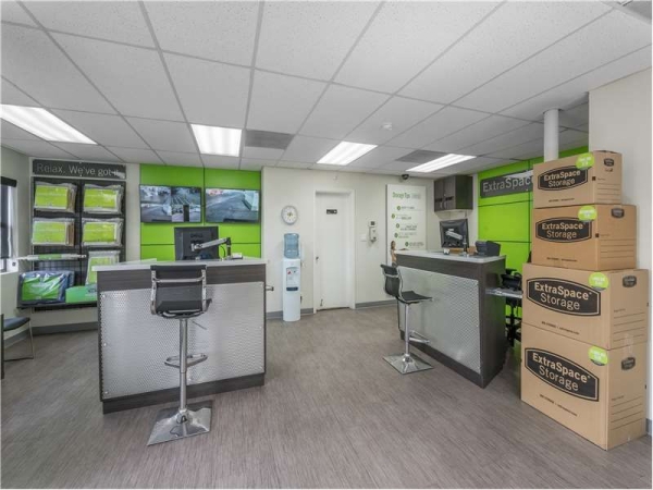 Facility photo: //images.sparefoot.com/medium/23086969943346d5738.jpg