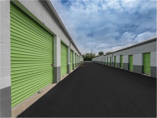 Facility photo: //images.sparefoot.com/medium/23086969943347aa9f7.jpg