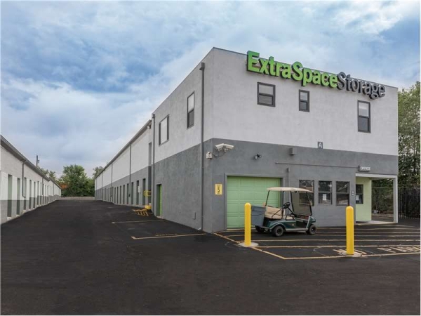 Facility photo: //images.sparefoot.com/medium/230869699433492b283.jpg