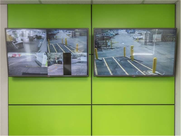 Facility photo: //images.sparefoot.com/medium/2308696994334a05b0b.jpg