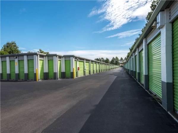 Facility photo: //images.sparefoot.com/medium/2308706994335b77df7.jpg