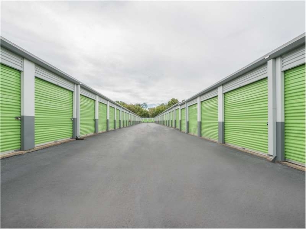 Facility photo: //images.sparefoot.com/medium/2308856a50e0d27d343.jpg