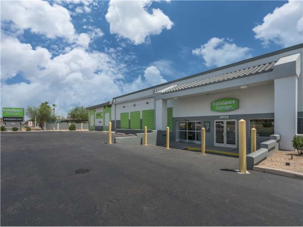 Storage Units at Extra Space Storage - 0659 - Phoenix - E Greenway Pkwy - 2721 East Greenway Parkway