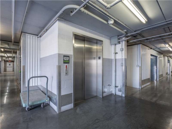 Storage Units at Extra Space Storage - 0659 - Phoenix - E Greenway Pkwy - 2721 East Greenway Parkway