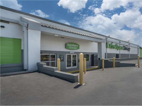 Storage Units at Extra Space Storage - 0659 - Phoenix - E Greenway Pkwy - 2721 East Greenway Parkway